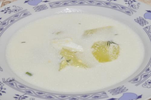 Jak uvařit bramborová polévka s vejci a kysanou smetanou? Snadné recept, připravený za Do 30 minut